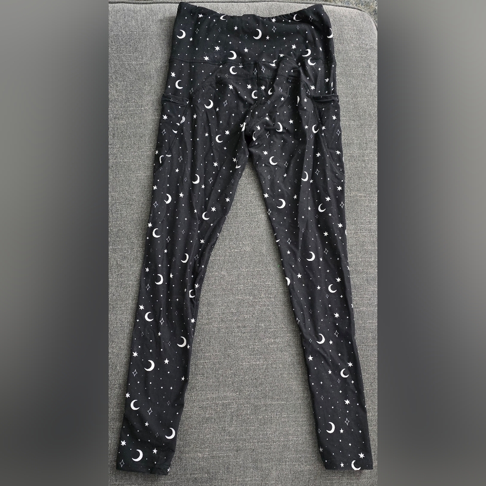 Em & Sprout Starry Sky Athletic leggings size Medium